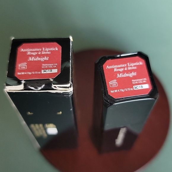 ILLAMASQUA Antimatter Lipstick - Midnight - Small Knick - Picture 13 of 16